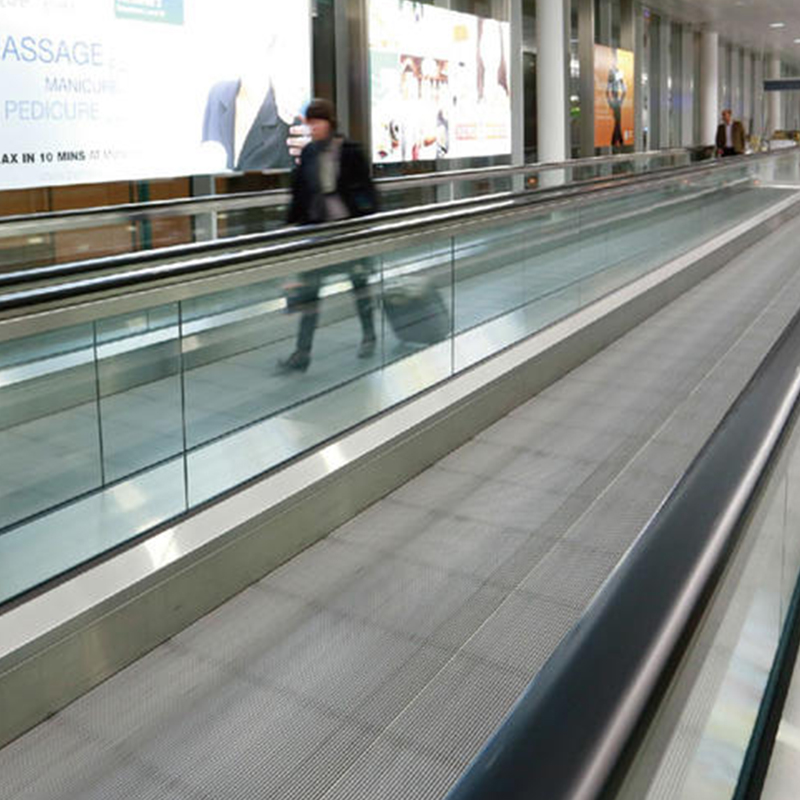 Jak ruchomy chodnik zmienia transport pasażerski na dużych lotniskach?